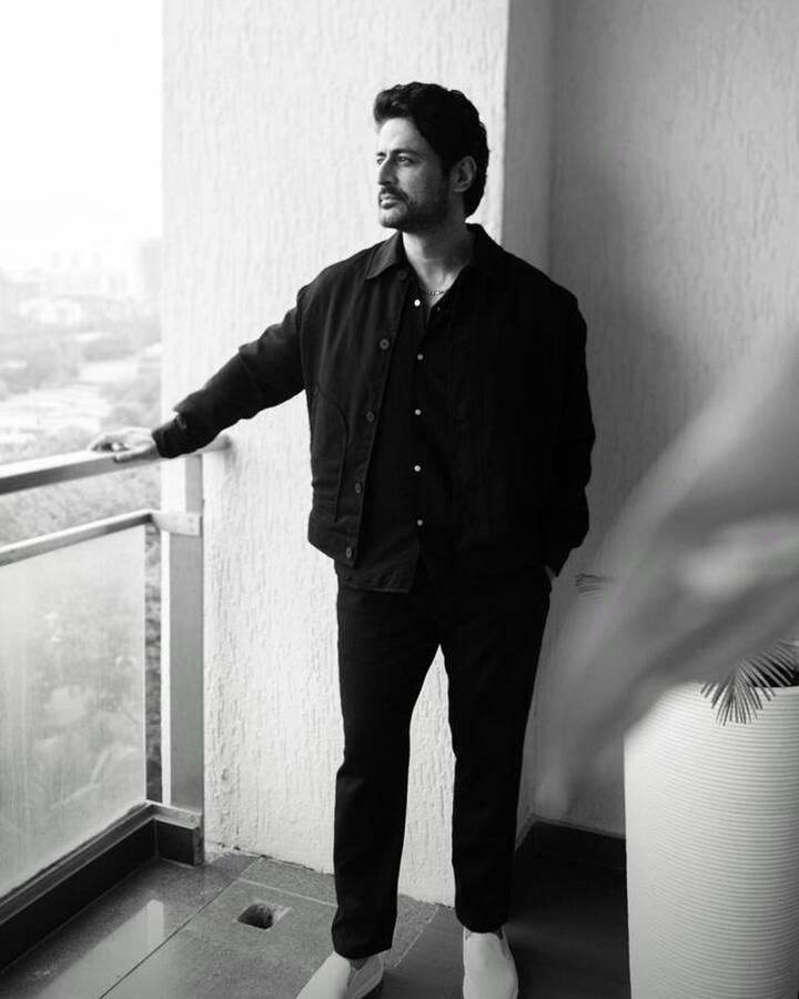 इन दिनों मोहित वेब सीरीज ‘द फ्रीलांसर’ में नजर आ रहे हैं. सीरीज में वो अविनाश कामत नाम के एक शख्स का रोल निभा रहे हैं. जिसे दर्शक काफी पसंद भी कर रहे हैं.