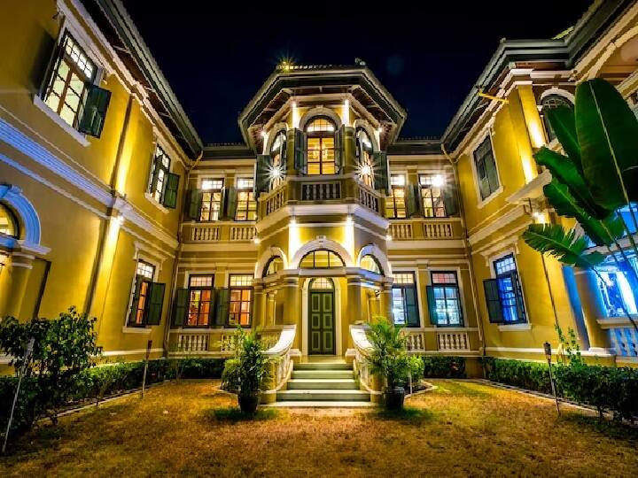 पेटीएम के फाउंडर विजय शेखर शर्मा का घर opulent मैंशन दिल्ली के गोल्फ लिंक में स्थित है. मनीकंट्रोल की खबर के मुताबिक इस घर की कीमत 82 करोड़ रुपये है.