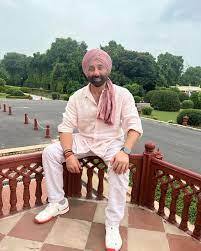 ਇਸ 'ਤੇ ਅਦਾਕਾਰ ਨੇ ਮੰਨਿਆ ਕਿ ਉਨ੍ਹਾਂ ਦੀ ਹਾਜ਼ਰੀ ਘੱਟ ਸੀ ਅਤੇ ਇਹ ਚੰਗੀ ਗੱਲ ਨਹੀਂ ਸੀ। ਸੰਨੀ ਨੇ ਕਿਹਾ ਕਿ ਉਨ੍ਹਾਂ ਨੇ ਰਾਜਨੀਤੀ 'ਚ ਐਂਟਰੀ ਕੀਤੀ ਸੀ ਪਰ ਉਨ੍ਹਾਂ ਨੂੰ ਅਹਿਸਾਸ ਹੋ ਗਿਆ ਹੈ ਕਿ ਇਹ ਦੁਨੀਆ ਉਨ੍ਹਾਂ ਲਈ ਨਹੀਂ ਹੈ। ਸੰਨੀ ਦਿਓਲ ਨੇ ਕਿਹਾ ਕਿ ਉਹ ਆਪਣੇ ਹਲਕੇ ਲਈ ਕੰਮ ਕਰ ਰਹੇ ਹਨ ਅਤੇ ਇਸ ਨਾਲ ਕੋਈ ਫਰਕ ਨਹੀਂ ਪੈਂਦਾ ਕਿ ਉਹ ਸੰਸਦ ਵਿਚ ਜਾਂਦੇ ਹਨ ਜਾਂ ਨਹੀਂ, ਇਸ ਨਾਲ ਉਨ੍ਹਾਂ ਦੇ ਹਲਕੇ ਲਈ ਕੰਮ 'ਤੇ ਕੋਈ ਅਸਰ ਨਹੀਂ ਪੈਂਦਾ।