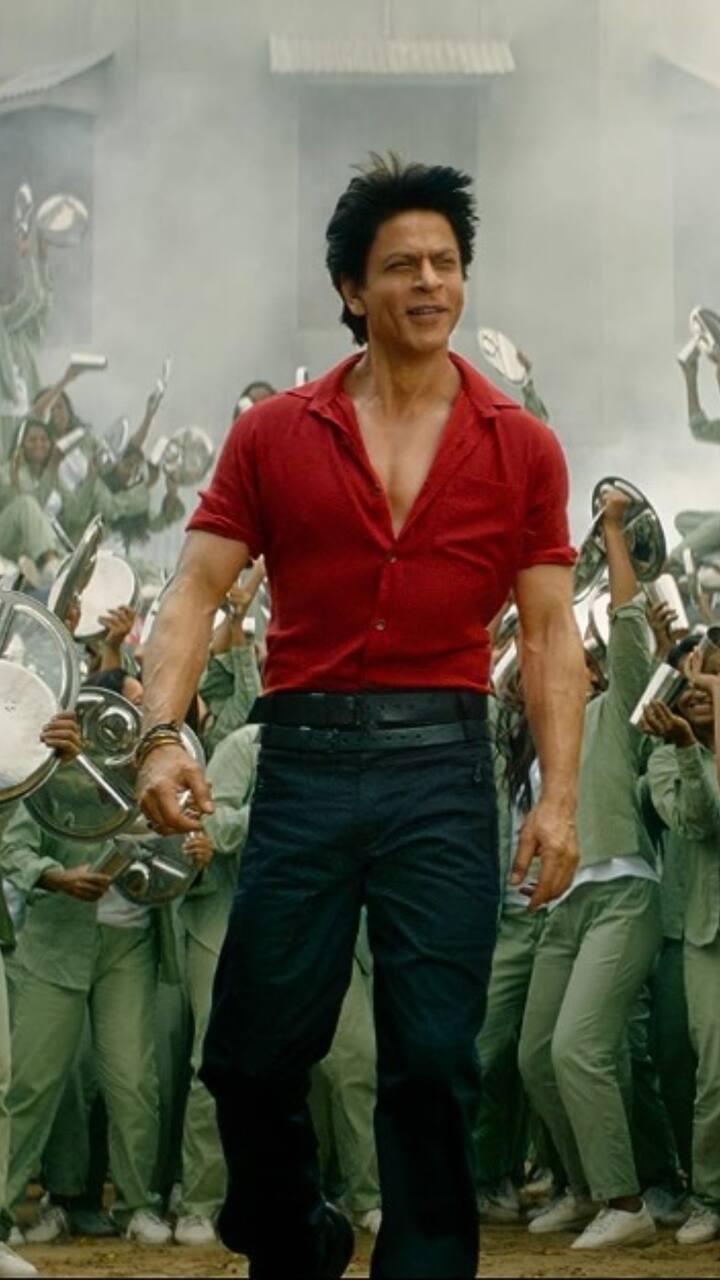 चौथा रिकॉर्ड- वर्ल्डवाइड कलेक्शन के मामले में भी शाहरुख की जवान ने सबको पीछे छोड़ दिया है. तीन दिनों में फिल्म ने 375 करोड़ रुपए कमा डाले. बताते चलें, Jawan वर्ल्ड वाइड चार दिनों में 470 करोड़ का कलेक्शन कर चुकी है.