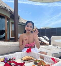 Sonal Chauhan: బికినీలో సోనాల్- మాల్దీవుల్లో మస్త్ మజా