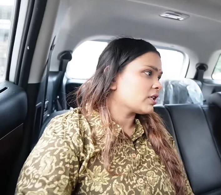 पायल ने कृतिका को ये भी कहा कि मुझसे बात मत कर, आज के बाद मुझसे बात मत करियो. वहीं पायल का बेटा भी कार में था,  जो बोल रहा था- 'मैं क्या बोलता हूं मम्मी हम कहीं चलते हैं दोनों इन्हें रहने देते हैं.' हालांकि पायल असल में कृतिका से नाराज नहीं थी. फिर भी क्या पता उन्हें ये बात दिल पर लग गई हो.