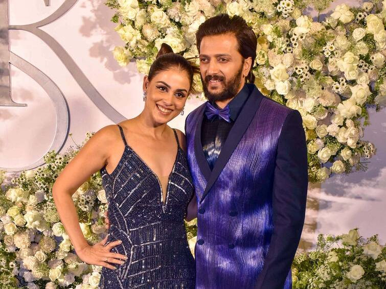 Is Genelia D'Souza really pregnant? Riteish Deshmukh answers after fans spot baby bump in her photo Riteish-Genelia: অন্তঃসত্ত্বা জেনেলিয়া? 'আমার অসুবিধা নেই, কিন্তু...', গুজবের উত্তর দিলেন রিতেশ