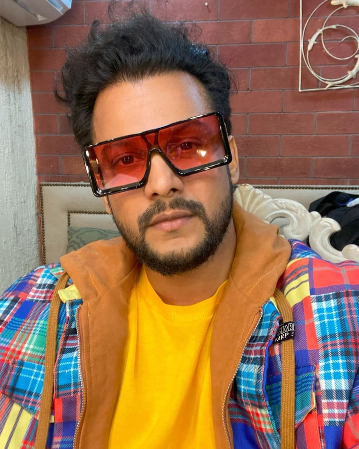 आदिनाथच्या 'बजाव' या वेबसीरिजची प्रेक्षकांना उत्सुकता आहे.