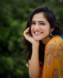 Simran Choudhary : శారీలో సిమ్రాన్ చౌదరి - ఏం నవ్వింది రోయ్!