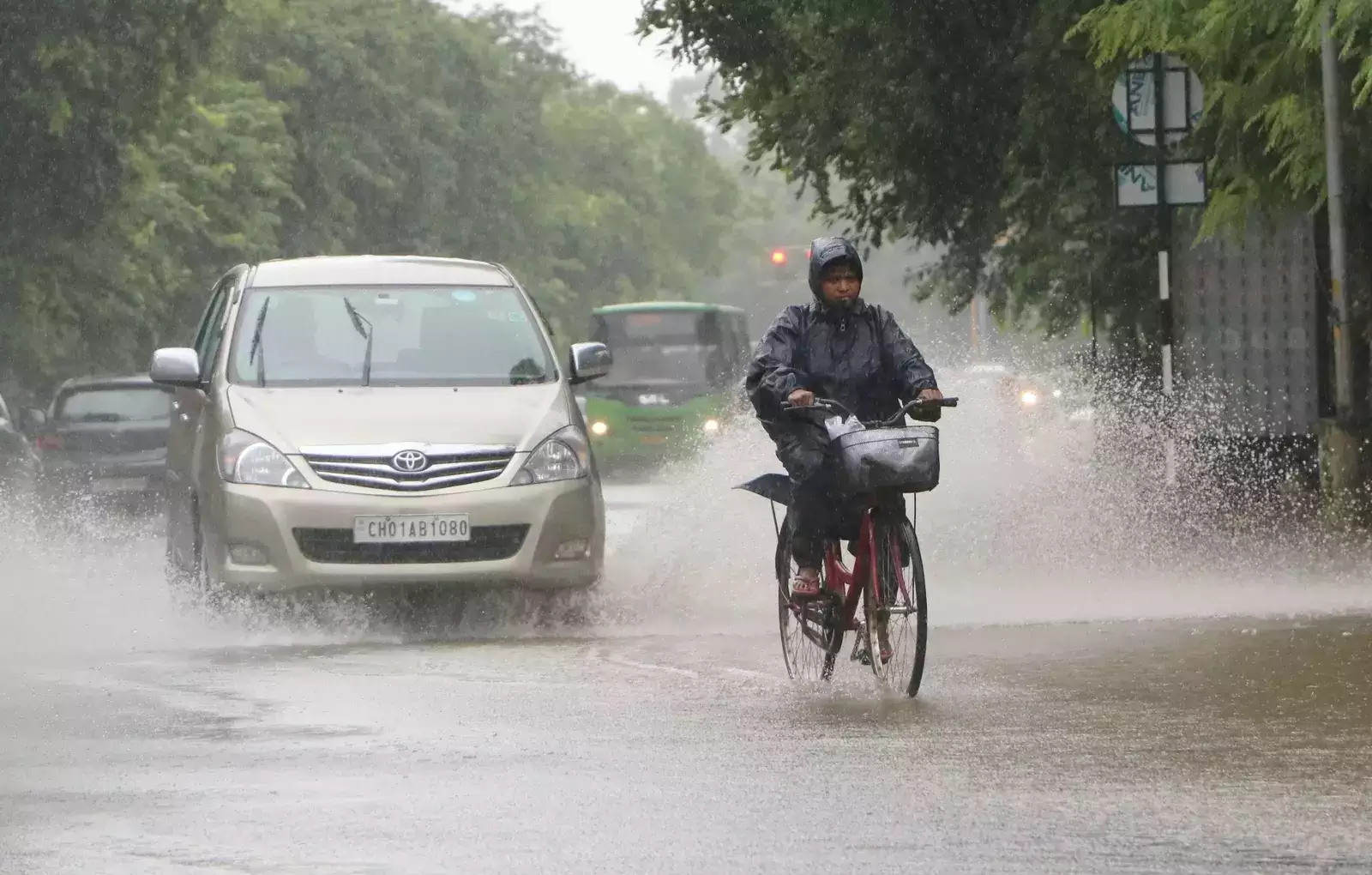 Meteorological Department has issued a red alert Weather Update : ਮੌਸਮ ਵਿਭਾਗ ਨੇ ਜਾਰੀ ਕੀਤਾ ਰੈੱਡ ਅਲਰਟ , ਇਹਨਾਂ 15 ਰਾਜਾਂ 'ਚ ਭਾਰੀ  ਪਵੇਗਾ ਮੀਂਹ