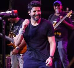 Bollywood actors who are amazing singers: অভিনয়ের পাশাপাশি কণ্ঠের জাদুতেও দর্শককে বুঁদ করে এই বলি সেলেবরা