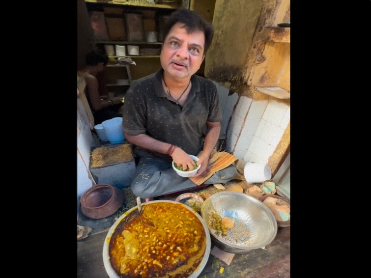 Video Of Kachori Vendor Responding Angrily To A Vlogger Goes Viral Leaves Internet Divided Video Of Kachori Vendor Responding Angrily To A Vlogger Goes Viral, Leaves Internet Divided
