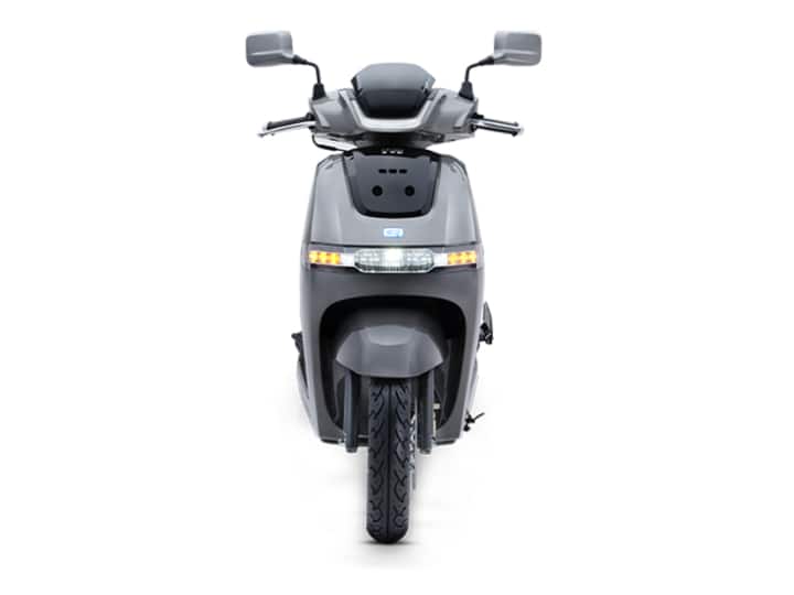 पिछले महीने यानि अगस्त 2023 में सबसे ज्यादा टीवीएस आईक्यूब इलेक्ट्रिक की बिक्री हुई, जोकि 23,887 यूनिट्स की रही. जबकि इसी महीने पिछले साल इस स्कूटर के केवल 4,418 यूनिट्स की बिक्री ही हुई थी.