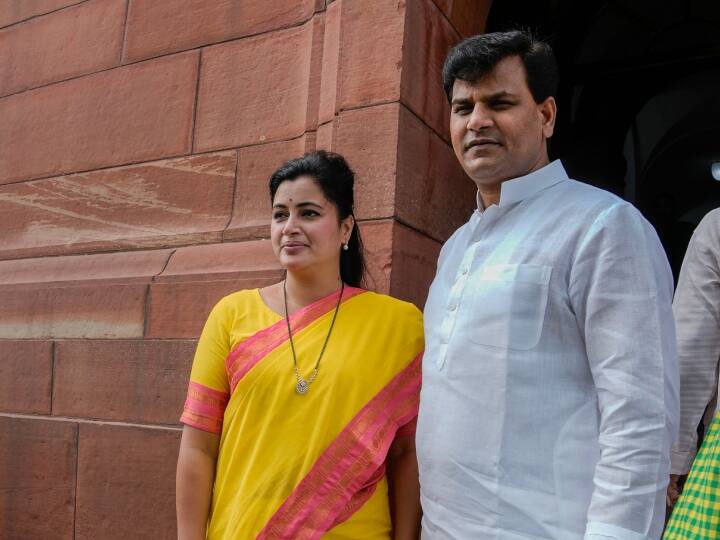 Amravati MP Navneet Rana Husband Ravi Rana Attacked MLA blames Uddhav Thackeray Faction accused in custody Maharashtra Politics: सांसद नवनीत राणा के पति पर हमले की कोशिश, विधायक ने ठाकरे गुट पर लगाया आरोप, हिरासत में आरोपी