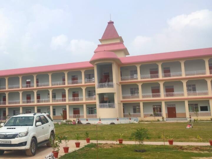 Varanasi Atal Residential School: उत्तर प्रदेश के वाराणसी में 11 सितंबर से अटल आवासीय विद्यालय में पहले सत्र की शुरुआत कर दी गई है, यहां कक्षा 6वीं से 12वीं तक की पढ़ाई होगी.
