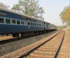 Indian Railways: भारत में एक ऐसी जगह जहां ट्रेन गुजरते ही बत्ती हो जाती है गुल, जानिए क्या है वजह