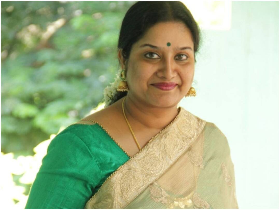 Senior Actress Tulasi About difference between Krishnam Raju and Prabhas కృష్ణంరాజు, ప్రభాస్‌కు మధ్య తేడా ఇదే - నా దృష్టిలో కింగ్ అంటే ఆ హీరోనే: సీనియర్ నటి తులసి