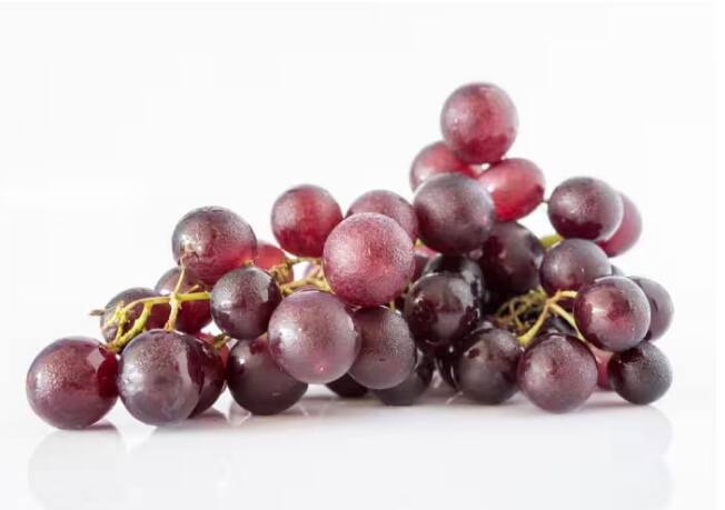 what-are-the-health-benefits-of-red-grapes Red Grapes Benefits: ਕਾਲੇ ਅਤੇ ਹਰੇ ਅੰਗੂਰਾਂ ਤੋਂ ਵੱਧ ਫਾਇਦੇਮੰਦ ਹੁੰਦਾ ਲਾਲ ਅੰਗੂਰ, ਜਾਣੋ ਇਸ ਦੇ ਫਾਇਦੇ