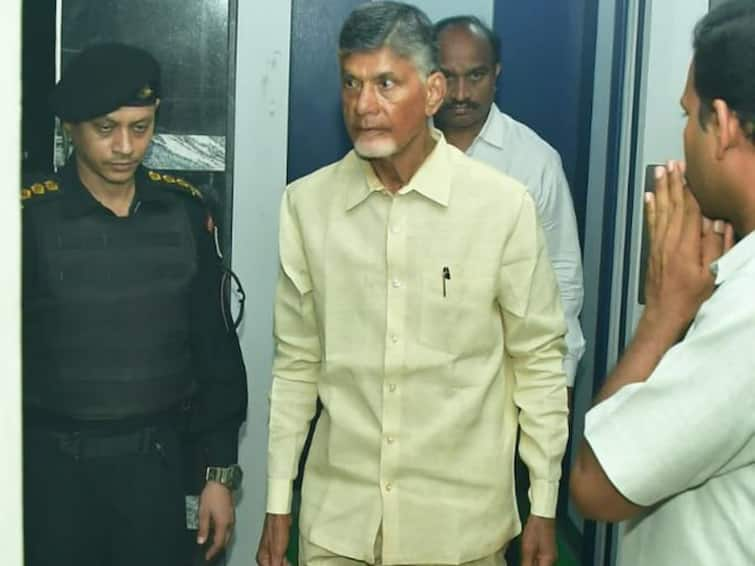 TDP Chief Chandrababu approached High Court against remand given by ACB court in skill development case ఏసీబీ ప్రత్యేక న్యాయస్థానం తీర్పుపై హైకోర్టుకు చంద్రబాబు - రిమాండ్‌ను సవాల్ చేస్తూ  పిటిషన్