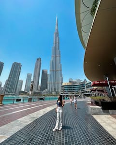 Ivana Dubai Photos : தம்பியுடன் துபாயில் ஜாலியாக வலம் வரும் நடிகை இவானா!