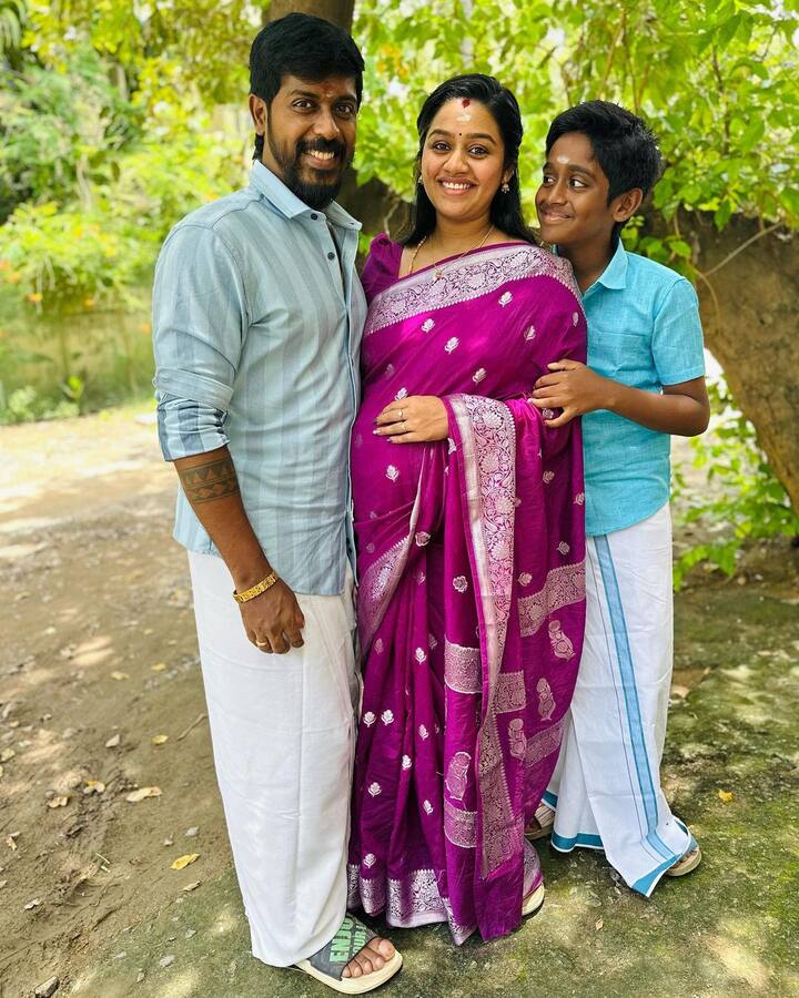 இந்த ஜோடிக்கு 12 வயதில் ஒரு மகன் உள்ளார். இவர், கூடிய விரைவில் தனது இரண்டாவது குழந்தையை பெற்றெடுக்க உள்ளார் என்பது குறிப்பிடதக்கது.