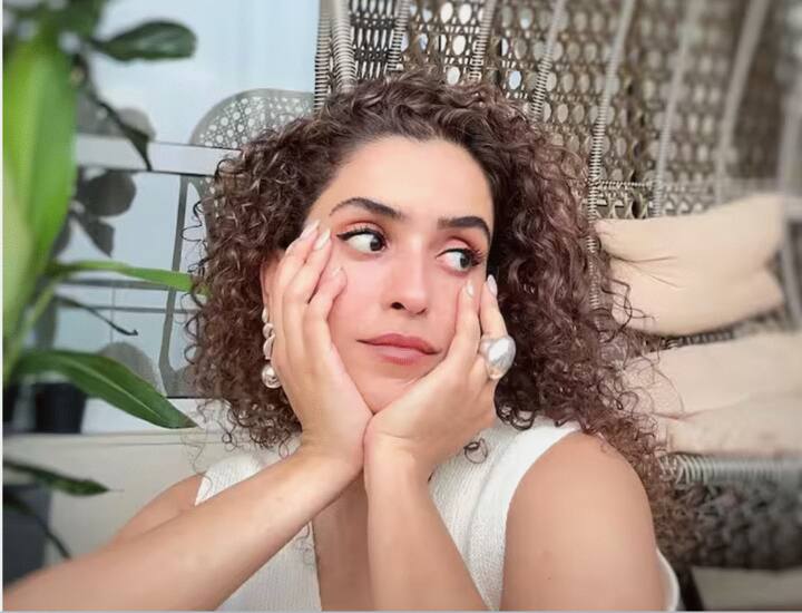 Sanya Malhotra Home: 'जवान' चित्रपटामधील आपल्या दमदार अभिनयाने लोकांची मने जिंकणारी सान्या मल्होत्रा ​​मुंबईत एका आलिशान घरात राहते.