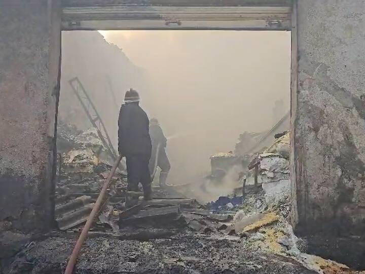 सुदैवानं या दुर्घटनेत जीवितहानी  झालेली नाही, पण या घटनेत लाखोंचं नुकसान झालं आहे.