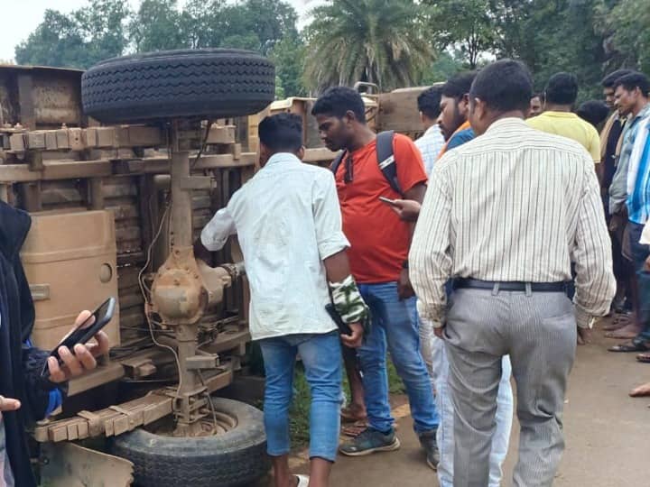 Dantewada Road Accident Pickup filled with villagers going to attend BJP meeting overturned ANN Chhattisgarh: BJP की सभा मे शामिल होने जा रहे ग्रामीणों से भरी पिकअप पलटी, 15 घायल, तीन की हालत गंभीर