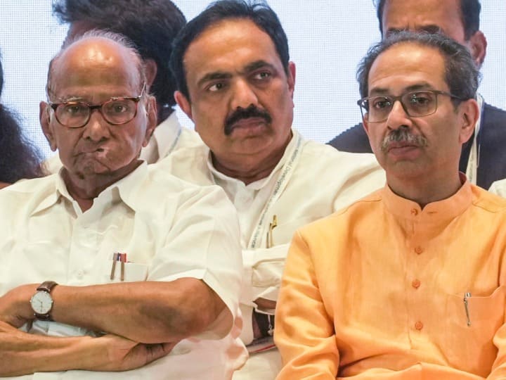 Maha Vikas Aghadi formula for upcoming Lok Sabha Thackeray group insists on four out of six seats in Mumbai Know details आगामी लोकसभेसाठी 4-1-1 असा मविआचा फॉर्मुला? मुंबईतील सहापैकी चार जागांवर ठाकरे गट आग्रही, कशी असेल रणनीती?