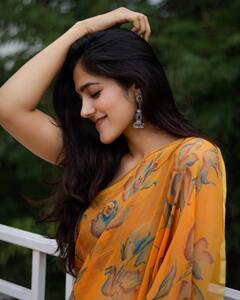 Simran Choudhary : శారీలో సిమ్రాన్ చౌదరి - ఏం నవ్వింది రోయ్!