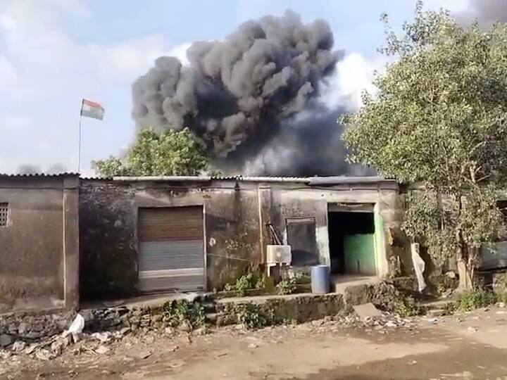 या आगीवर नियंत्रण मिळवण्यासाठी भिवंडी अग्निशमन दलाच्या दोन गाड्या घटनास्थळी दाखल झाल्या होत्या.