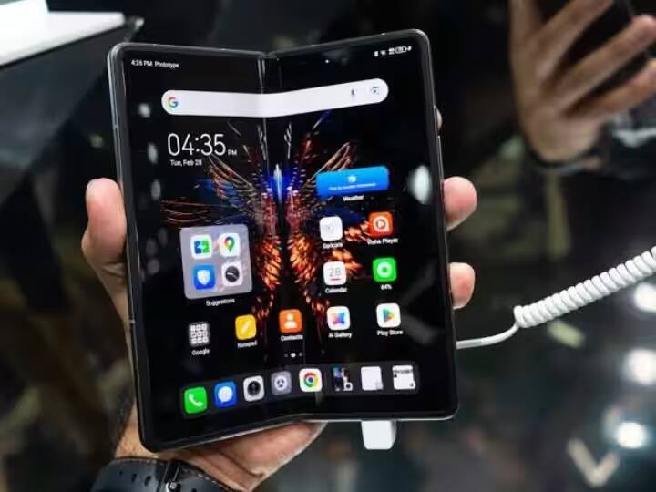 Techno Phantom V Fold 5G: - આ ફોનની કિંમત 88,888 રૂપિયા છે. આ ભારતમાં બનેલો સૌથી સસ્તો ફૉલ્ડેબલ ફોન છે. તેમાં 12GB રેમ અને 256GB ઇન્ટરનલ સ્ટૉરેજ છે. સ્માર્ટફોનમાં LTPO ડિસ્પ્લે, Mediatek Dimensity 9000+ ચિપસેટ, 50MP પ્રાથમિક કેમેરા અને 5000 mAh બેટરી છે.