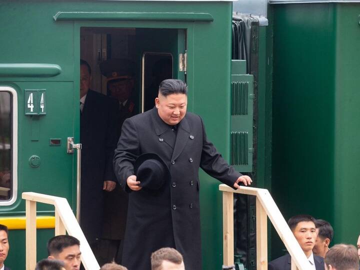 Kim Jong Un travelled Russia: Inside North Korean leader's luxurious, armoured train details Kim Jong Un Train: 4,500 கி.மீ., தூரம்..ஆனாலும், வடகொரிய அதிபர் ரயிலில் பயணிப்பது ஏன்? ராக்கெட் லாஞ்சர் - பார்பிக்யூ வரை..