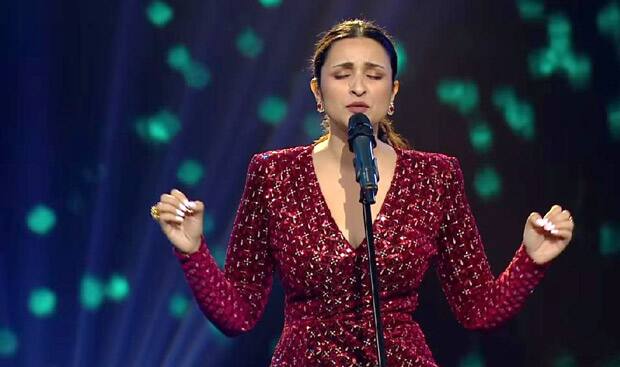 এই তালিকায় আছেন পরিণীতি চোপড়া। 'মেরি পেয়ারি বিন্দু' ছবিতে তাঁর গান মুগ্ধ করেছে দর্শককে।