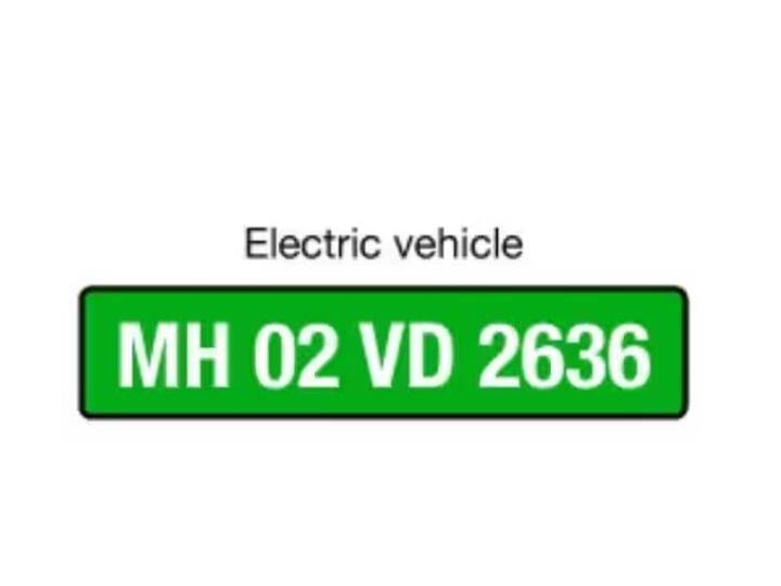 ਚਿੱਟੇ ਅੱਖਰਾਂ ਅਤੇ ਹਰੇ ਨੰਬਰ ਪਲੇਟਾਂ ਵਾਲੇ ਵਾਹਨ ਇਲੈਕਟ੍ਰਿਕ ਪ੍ਰਾਈਵੇਟ ਵਾਹਨ ਹਨ।