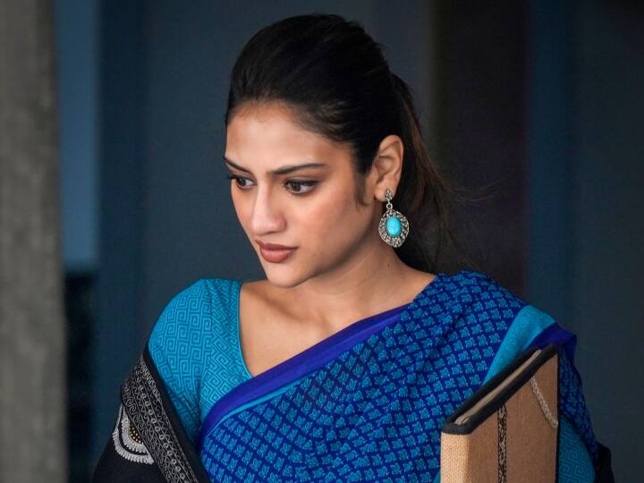 शाम को टीएमसी सांसद सीजीओ कॉम्प्लेक्स स्थित ईडी कार्यालय से निकलती नजर आईं. बाहर निकलने के बाद उन्होंने कहा, 'मैंने ईडी के सभी सवालों का जवाब दे दिया है.'