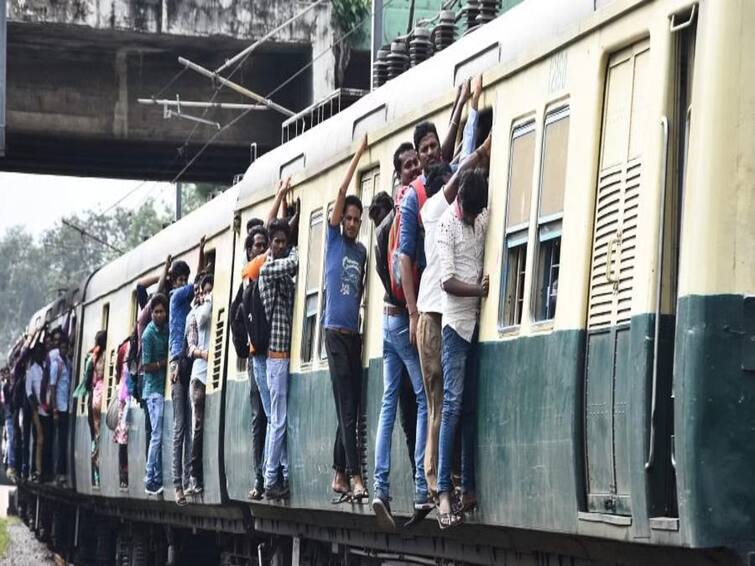 Chennai Train electric train september 13th cancelled moore market to arokonam and tirupati Chennai Train: நாளைக்கு திருப்பதி போறீங்களா? அப்போ இதை கண்டிப்பா பாருங்க...தெற்கு ரயில்வே சொன்ன முக்கிய தகவல்!