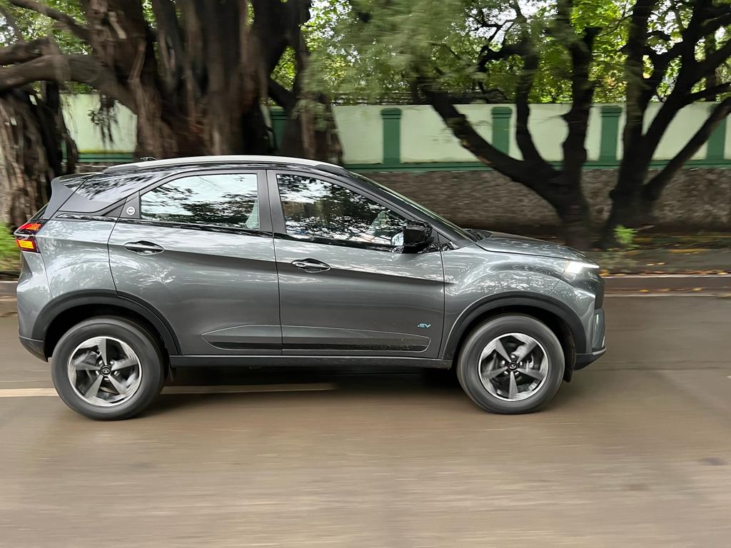 Tata Nexon Facelift खरीदने का इरादा हो तो पहले जान लीजिये, इसे लेना फायदे का सौदा होगा या घाटे का?