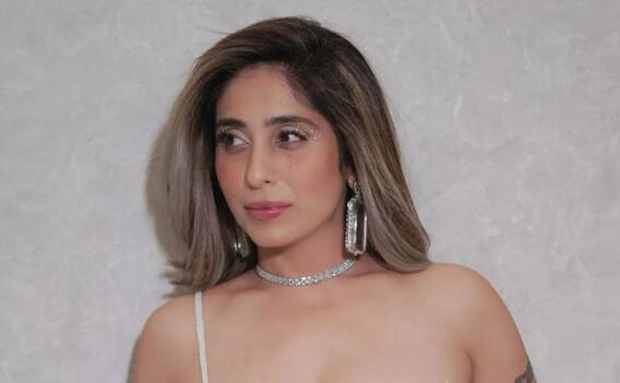 Neha Bhasin ने बताया क्यों बनते हैं बाजरे पर गाने, Kut Kut Bajra क्या है? | ENT LIVE