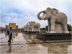 Lucknow Weather News: लखनऊ में मौसम का असर, अंबेडकर पार्क में मूर्ति पर गिरी आकाशीय बिजली, फर्श पर हुआ गड्ढा