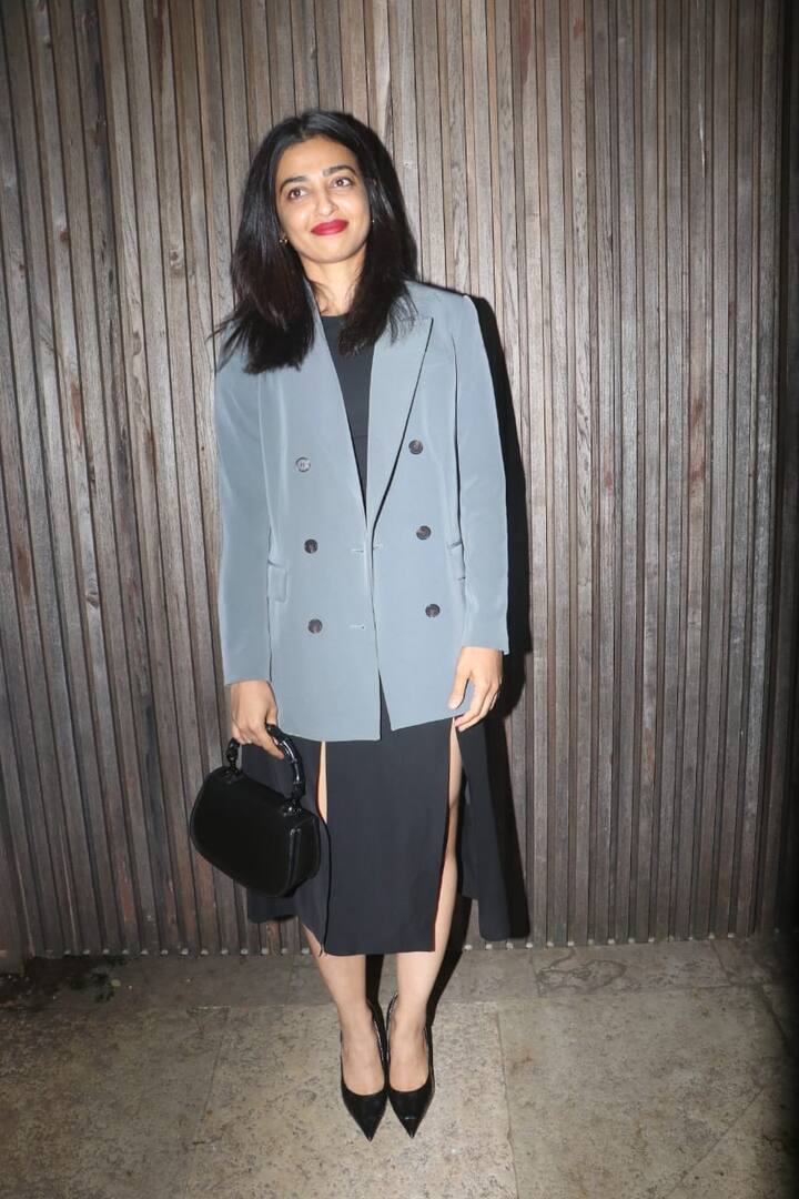 अभिनेत्री राधिका आपटेनं मेड इन हेवन-2 या वेब सीरिजमध्ये महत्वाची भूमिका साकारली. राधिकानं या वेब सीरिजच्या सक्सेस पार्टीसाठी खास लूक केला होता. ब्लॅक ड्रेस आणि ग्रे कलरचा कोट असा लूक तिनं केला होता.