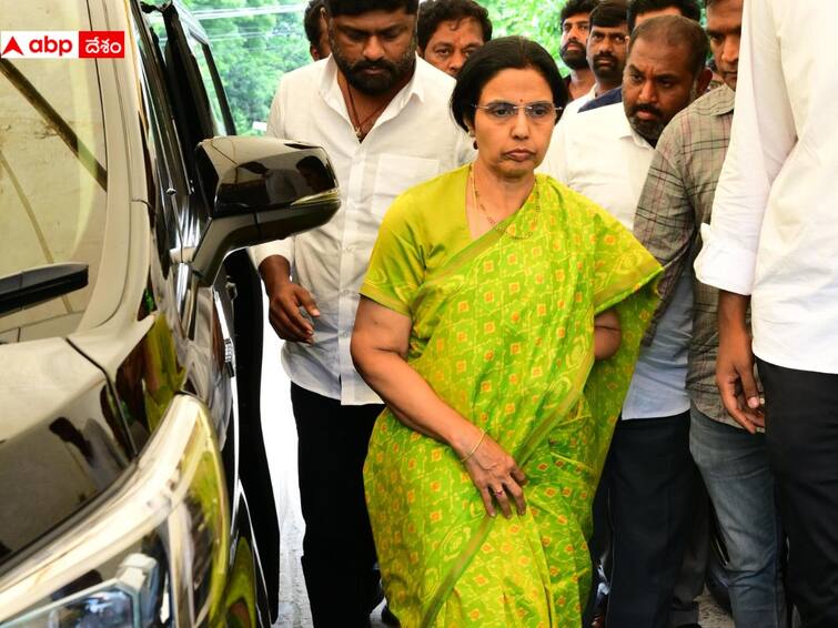 Chandrababu in Jail Family Members Meets Chandrababu at Rajamahendravaram Central Jail Chandrababu at Rajahmundry Jail: జైల్లో చంద్రబాబును కలిసిన కుటుంబసభ్యులు, కానీ వారికి మాత్రం నిరాశే!