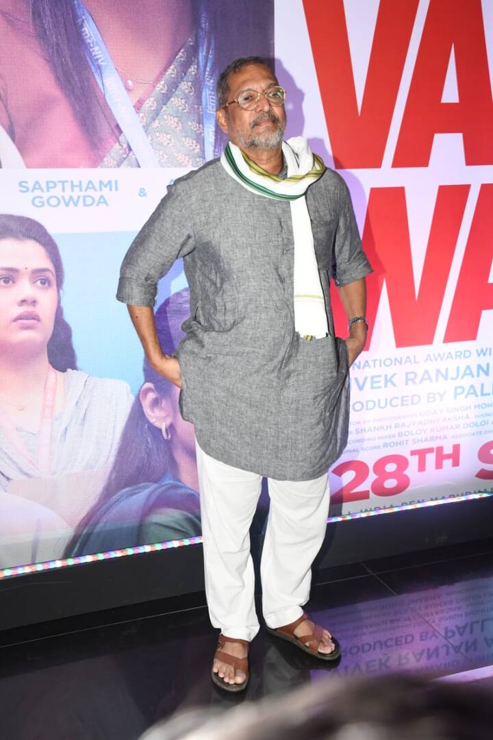 इस इवेंट में नाना पाटेकर बहुत ही सिंपल लुक में पहुंचे. उन्होंने ग्रे कलर के कुर्ते के साथ व्हाइट पायजामा और एक व्हाइट गमछा भी कैरी किया था.