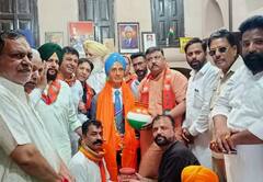 Punjasb News : ਮੇਰੀ ਮਿੱਟੀ ਮੇਰਾ ਦੇਸ਼’ ਮੁਹਿੰਮ ਤਹਿਤ ਸ਼ਹੀਦ ਕਰਤਾਰ ਸਿੰਘ ਸਰਾਭਾ ਦੇ ਘਰੋਂ ਇਕੱਠੀ ਕਰੀ ਮਿੱਟੀ ਪਾਈ ਕਲਸ਼ 'ਚ