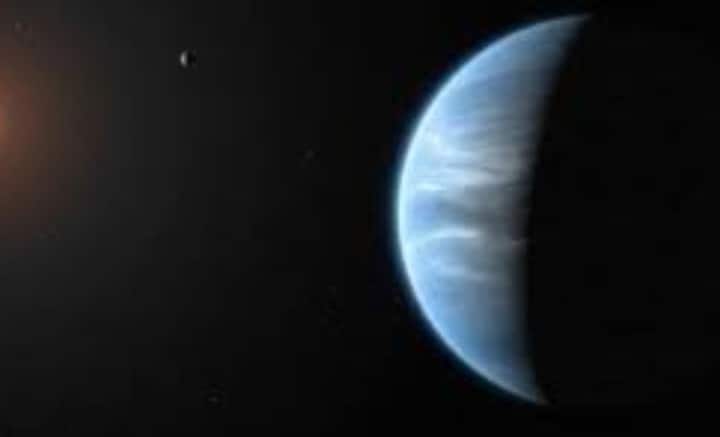 আমাদের সৌরজগতের বাইরে প্রাণের খোঁজ করতে গিয়ে গোড়া থেকেই k2-18 b এক্সোপ্ল্যানেটের উপর নজর ছিল বিজ্ঞানীদের। এর আগে, হাবল স্পেস টেলিস্কোপের নজরদারিতে সেখানে মহাসাগর থাকার ইঙ্গিত মেলে।