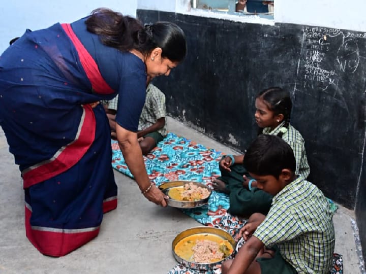 பாரதி பிறந்த மண்ணில் சாதி தீ.. களமிறங்கிய கனிமொழி எம்.பி: மாணவர்களுடன் காலை உணவும், கலந்துரையாடலும்