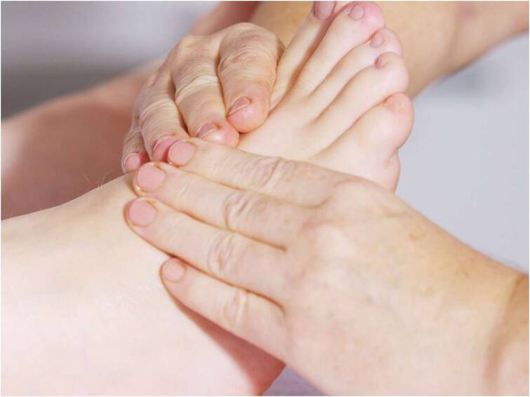 Do not take foot swelling lightly, it can be a sign of problems Edema: పాదాల వాపును తేలిగ్గా తీసుకోకండి, ఆ సమస్యలకు సంకేతం కావచ్చు