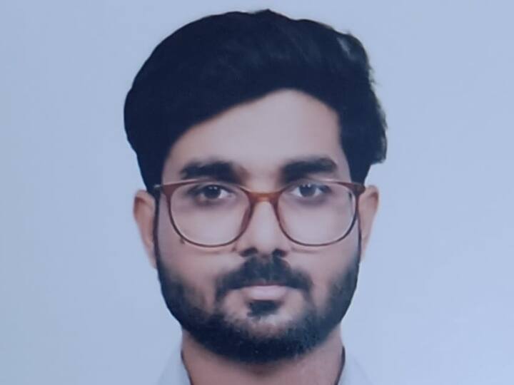 कैसे आकाश में सूराख हो नहीं सकता, एक पत्थर तो तबीयत से उछालो यारो, मशहूर कवि दुष्यंत कुमार की यह कविता संगम नगरी प्रयागराज के अहद अहमद पर पूरी तरह फिट बैठती है. बीते 30 अगस्त को यूपी पीसीएस जे यानी ज्यूडिशियल मजिस्ट्रेट की भर्ती के जो नतीजे जारी हुए, उसमें अहद अहमद का भी नाम है.