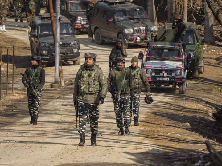 Kulgam Encounter: Encounter between army and terrorists in Kulgam, Jammu and Kashmir, five Lashkar terrorists killed Kulgam Encounter: જમ્મુ-કાશ્મીરના કુલગામમાં સેના અને આતંકવાદીઓ વચ્ચે અથડામણ, 5 આતંકી ઠાર