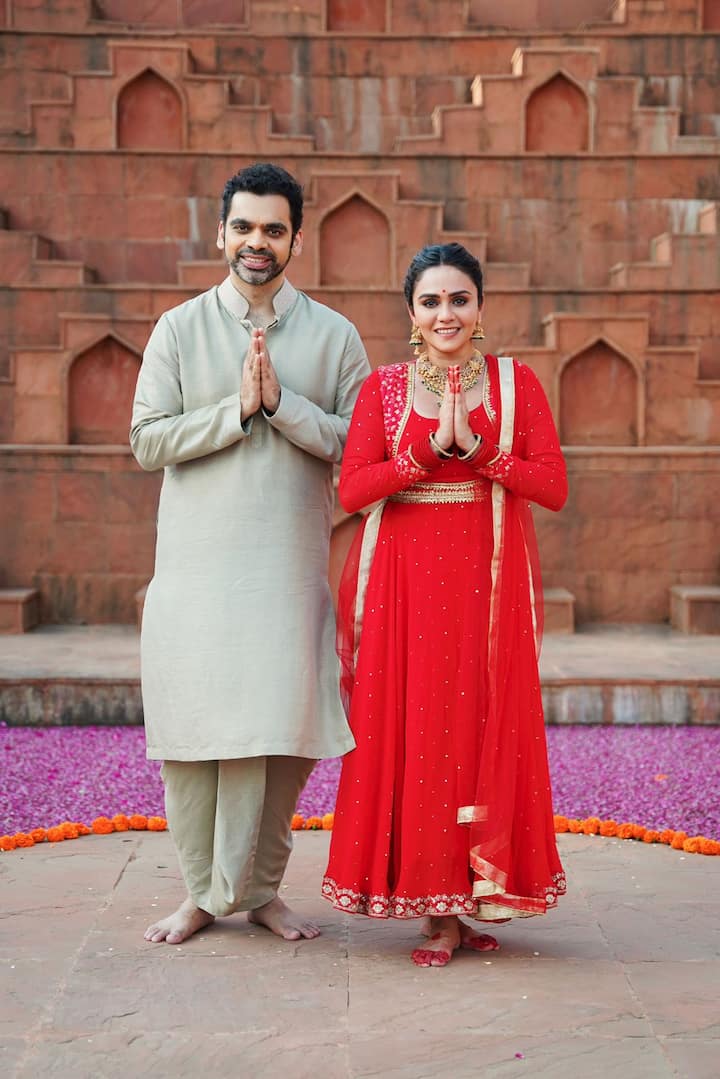 अमृताने निर्मिती केलेल्या या पहिल्यावहिल्या गाण्याचे नाव 'गणराज गजानन' असे असून गणेशाला वंदन करणाऱ्या या आल्हाददायी गाण्याला राहुल देशपांडे यांचा सुमधुर आवाज आणि संगीत लाभले आहे तर या गायला समीर सावंत यांनी शब्दबद्ध केले आहे.