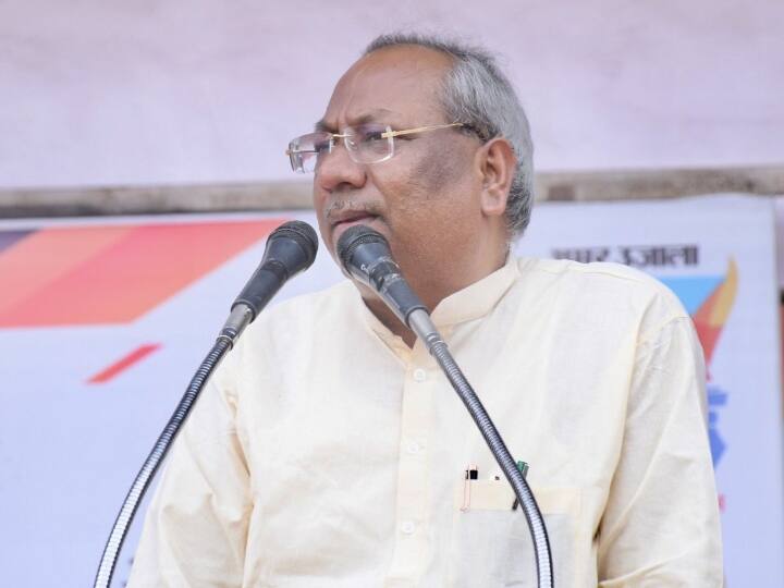 UP Politics: 'बिना दूल्हे की बारात है I.N.D.I.A', योगी के मंत्री का विपक्षी गठबंधन पर हमला, एक-दूसरे के खून का प्यासा भी बताया Nishad Party Chief UP Minister Sanjay Nishad Attacks On Opposition Said I.N.D.I.A Alliance is wedding procession without groom ANN UP Politics: 'बिना दूल्हे की बारात है I.N.D.I.A', योगी के मंत्री का विपक्षी गठबंधन पर हमला, एक-दूसरे के खून का प्यासा भी बताया