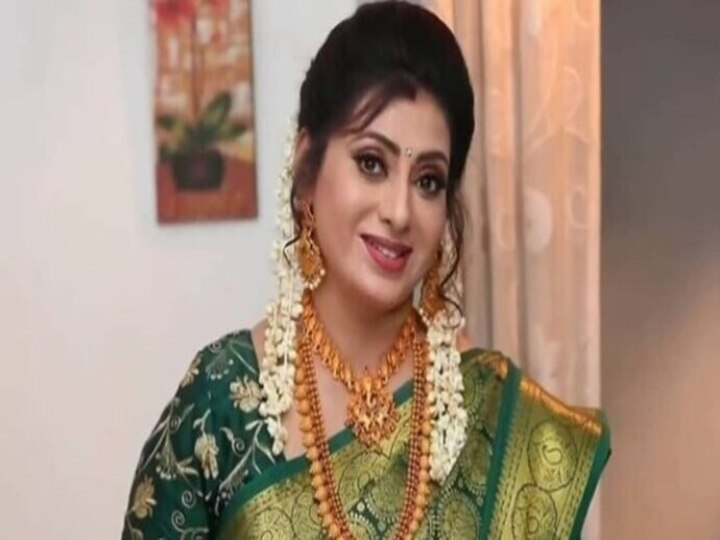 Priya raman: ரஜினிக்காக பாரதிராஜா தாரைவார்த்த ஹீரோயின்... ஒரே படத்தில் காணாமல் போன பிரியா ராமன்...  