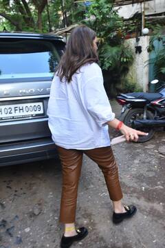 Exclusive: લગ્નની તૈયારી વચ્ચે Versova માં જોવા મળી Parineeti Chopra