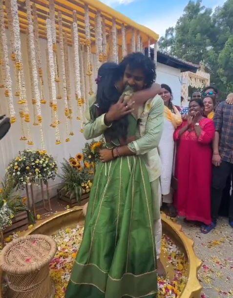 அருண் பாண்டியன் மகளும் நடிகையுமான கீர்த்தி பாண்டியனுக்கும் அசோக் செல்வனுக்கும் இன்று காலை திருமணம் நடந்தது.